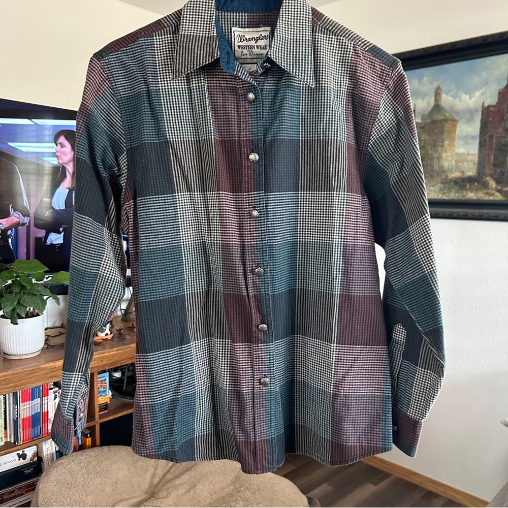 Beautiful vintage wrangler button down flannel